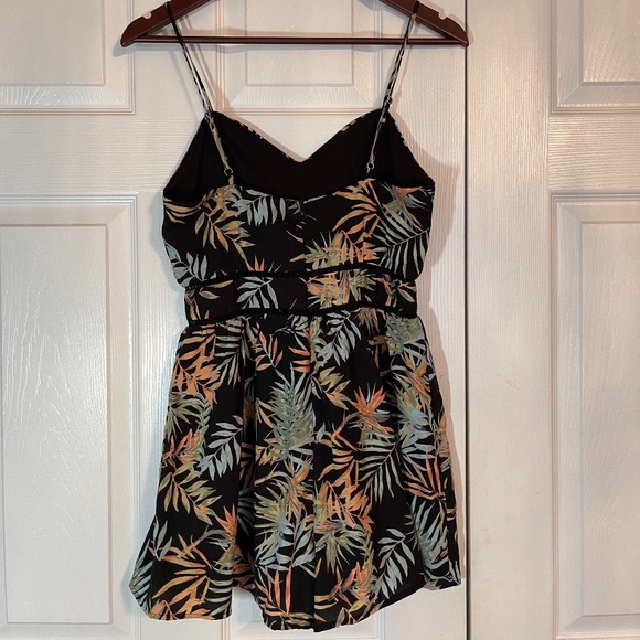 Sienna Sky, Leaf Print Romper - Size S - Picture 2 of 5